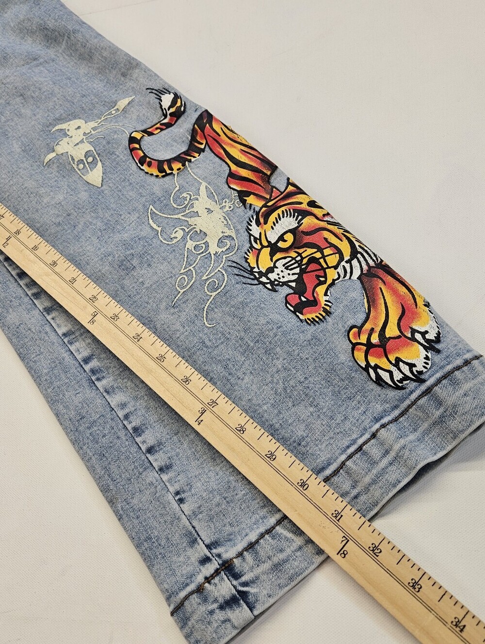 Ed Hardy Tiger Graphic Wide Leg Jeans Light Wash Blue Y2K Tattoo Size 24 - Picture 10 of 11